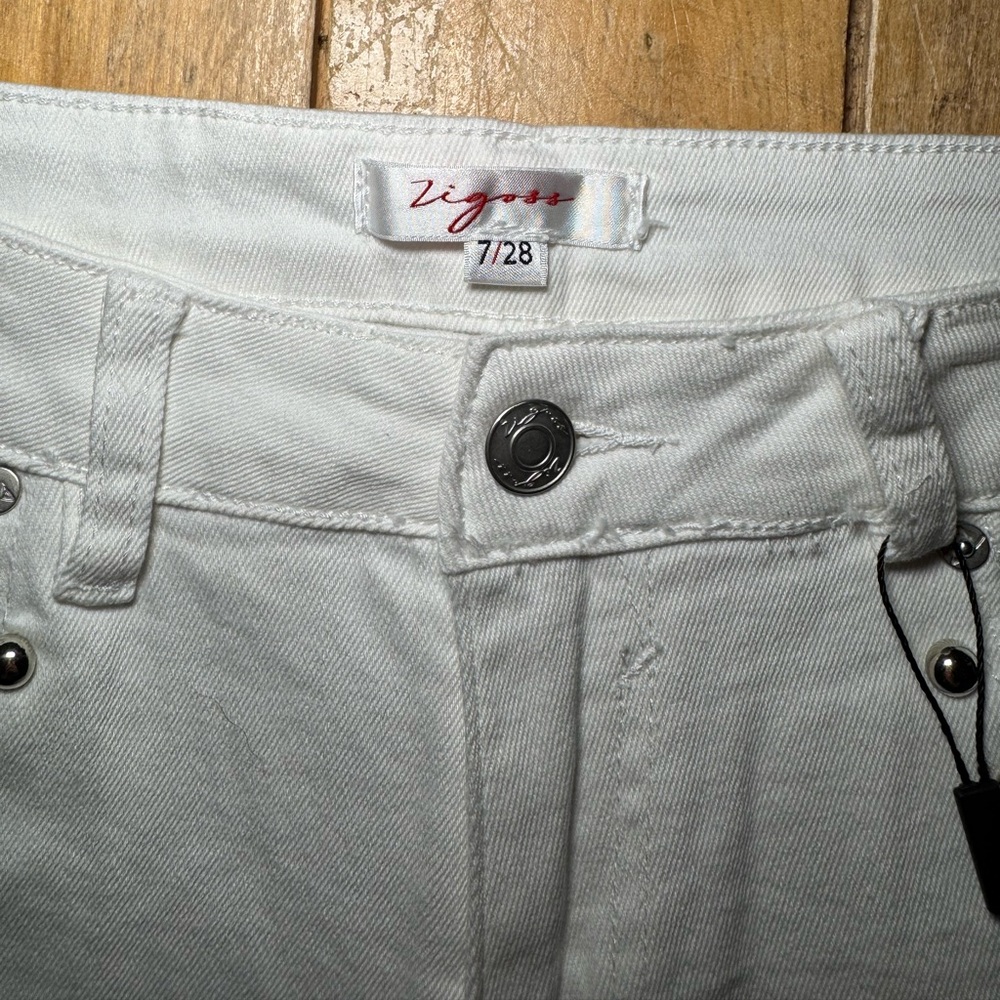 Vigoss White Studded Jean Shorts 7/28 NWT - Picture 2 of 7